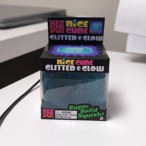 Needoh Cube Glitter & Glow Blue Super Solid Squish